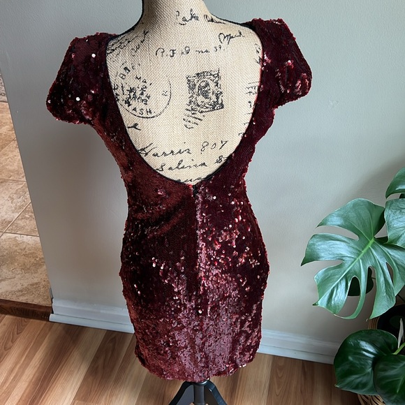 Dress the Population Tabitha Sequin Mini Dress Red - Picture 5 of 9